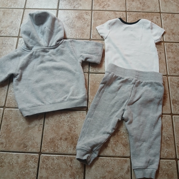 #0367 Babys 3pc. Bundle Set Size 12M Pre-owned with normal wear. - Picture 11 of 12